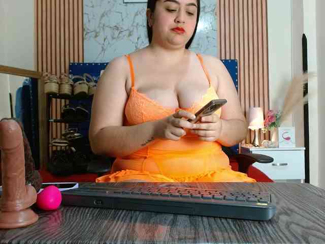 Daniela-Saenz webcam