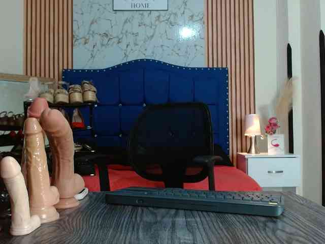 Daniela-Saenz webcam