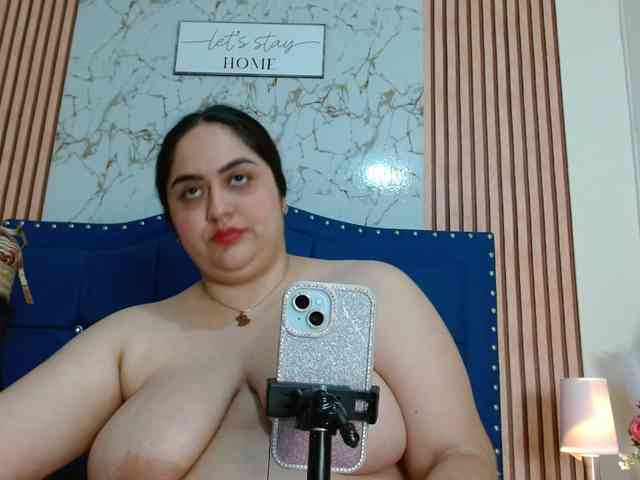 Daniela-Saenz webcam
