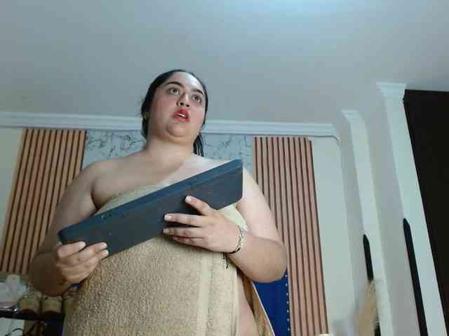 Daniela-Saenz webcam