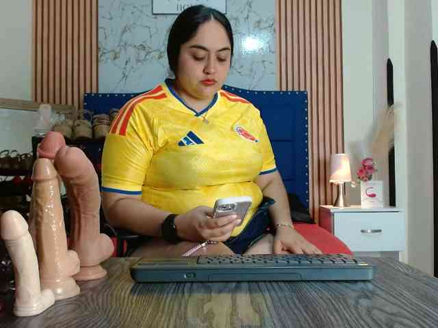 Daniela-Saenz webcam