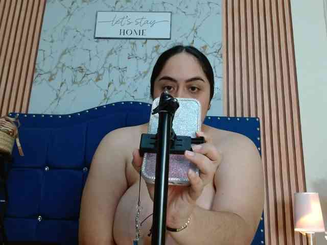 Daniela-Saenz webcam