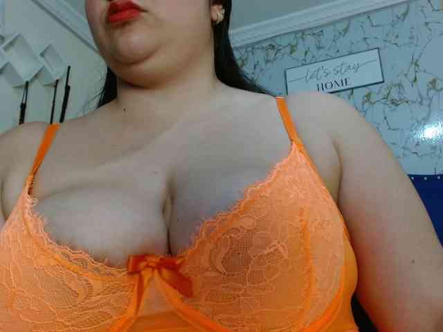 Daniela-Saenz webcam