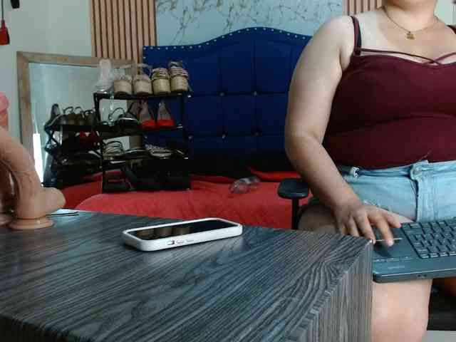 Daniela-Saenz webcam