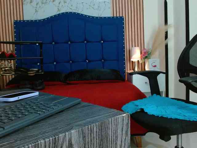 Daniela-Saenz webcam