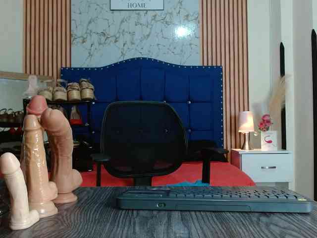 Daniela-Saenz webcam
