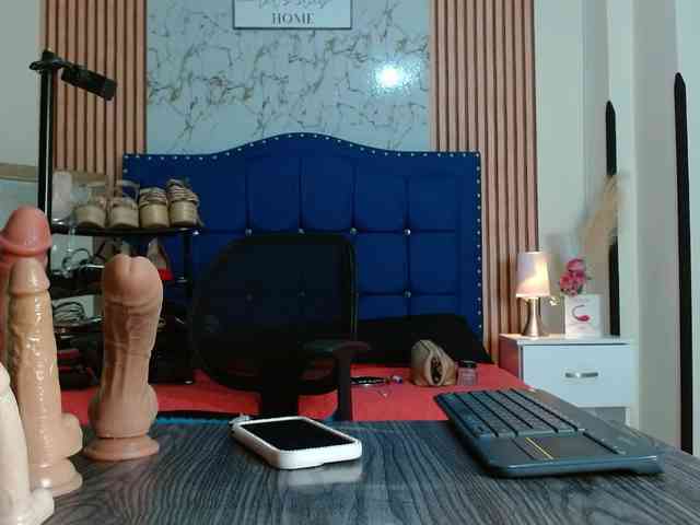 Daniela-Saenz webcam