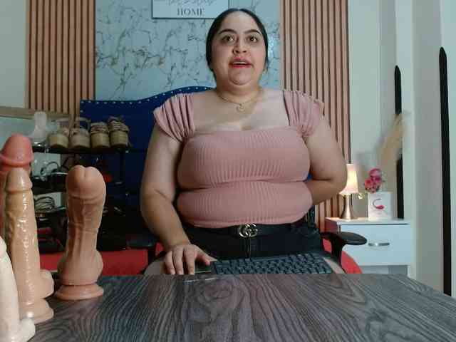 Daniela-Saenz webcam