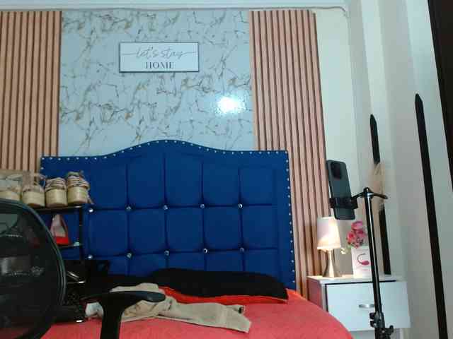 Daniela-Saenz webcam