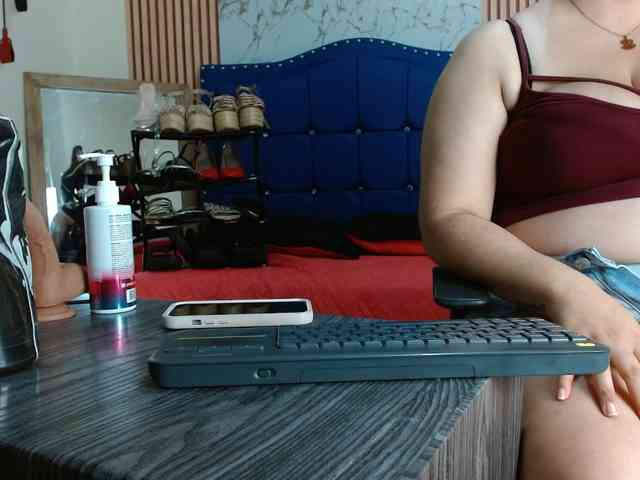 Daniela-Saenz webcam