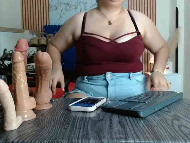 Daniela-Saenz webcam