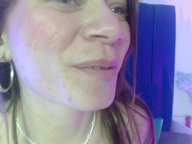 Annie-switt's BongaCams show and profile