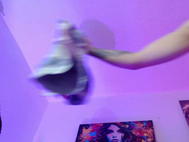 Annie-switt's BongaCams show and profile