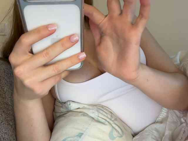 GoddessBratRosa webcam
