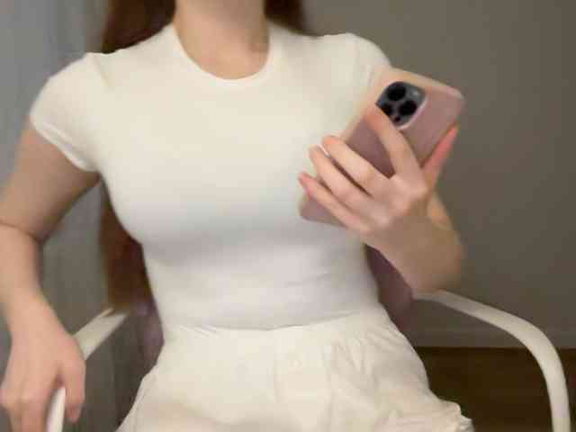 GoddessBratRosa webcam