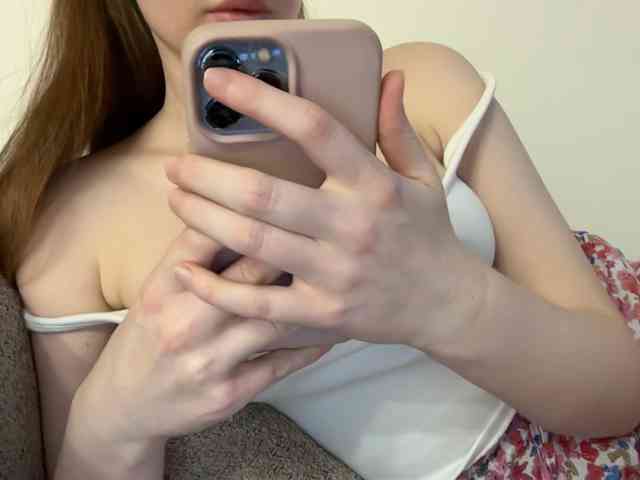 GoddessBratRosa webcam
