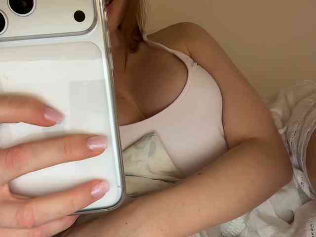 GoddessBratRosa webcam