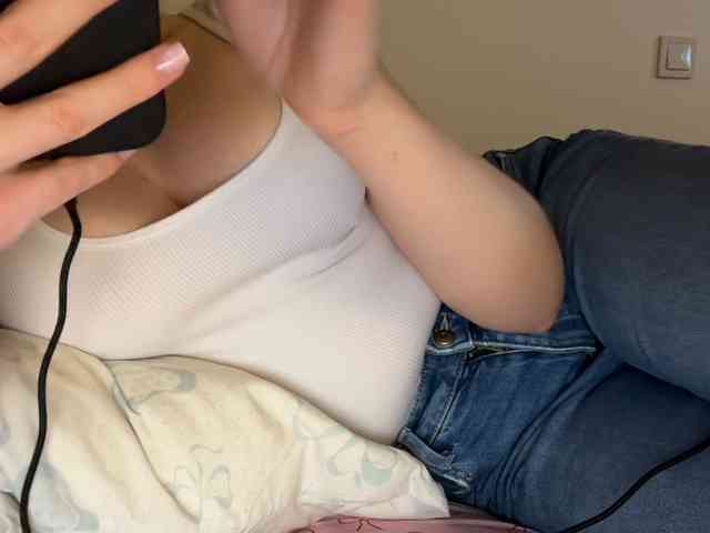 GoddessBratRosa webcam