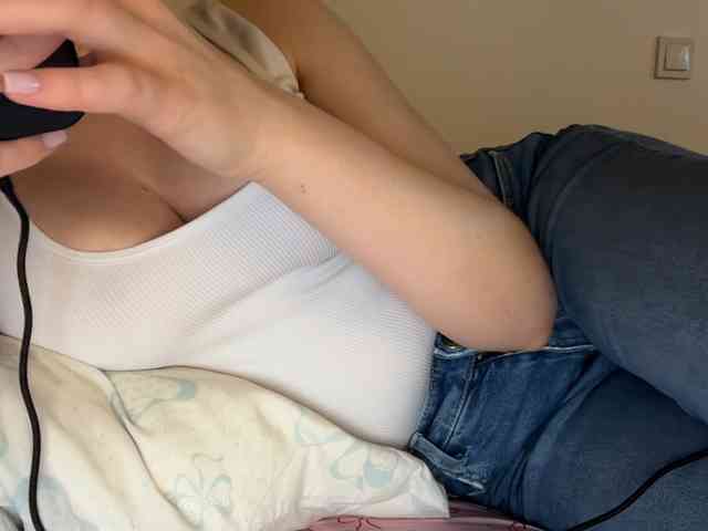 GoddessBratRosa webcam
