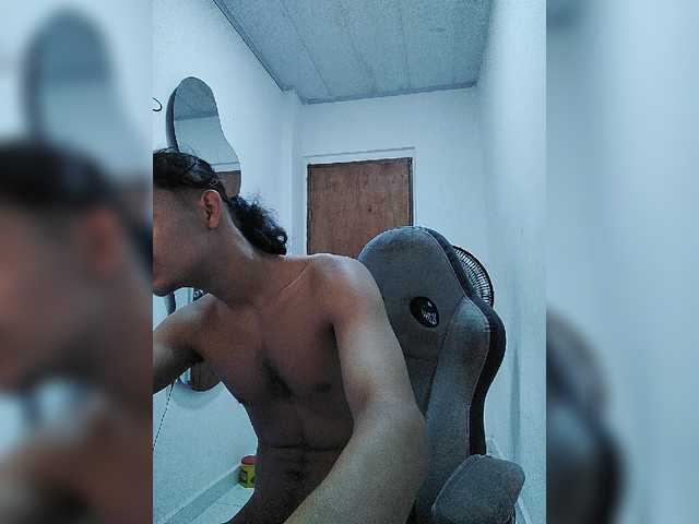 ROOMEXOTIC11 live webcam show