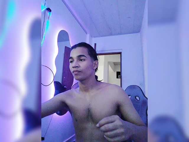 ROOMEXOTIC11 live cam on BongaCams