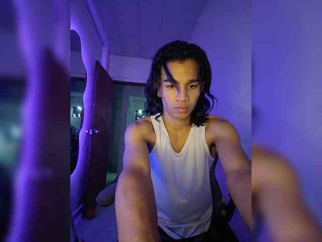 ROOMEXOTIC11 webcam