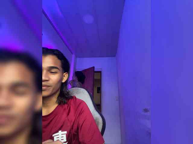 ROOMEXOTIC11 webcam