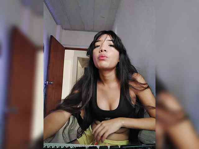 ROOMEXOTIC11 webcam
