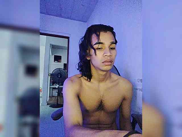 ROOMEXOTIC11 webcam