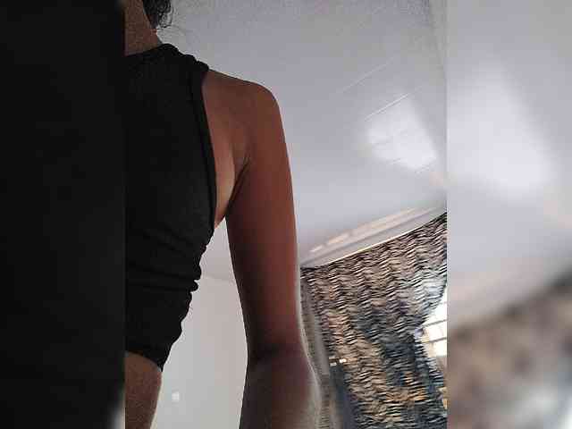 Roomexotic11's cam show statistics and live stream