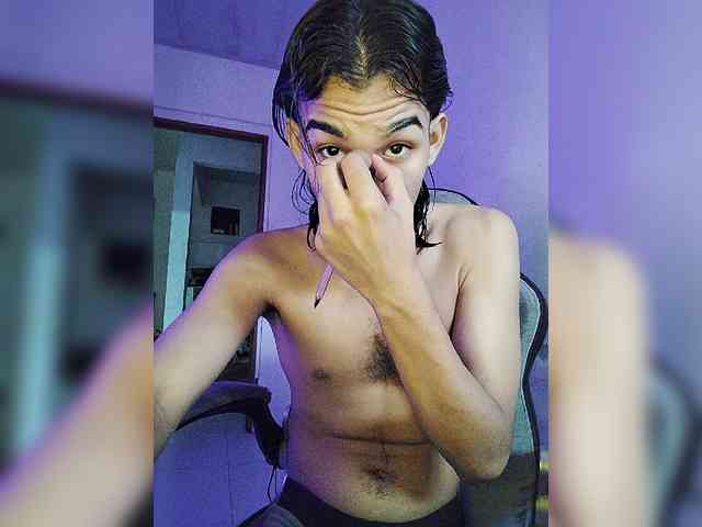 ROOMEXOTIC11 webcam