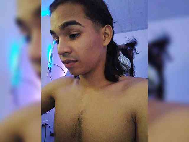 ROOMEXOTIC11 webcam