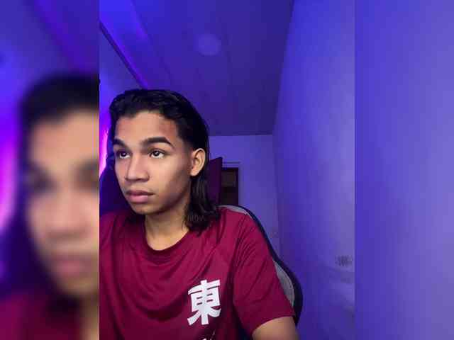 ROOMEXOTIC11 webcam