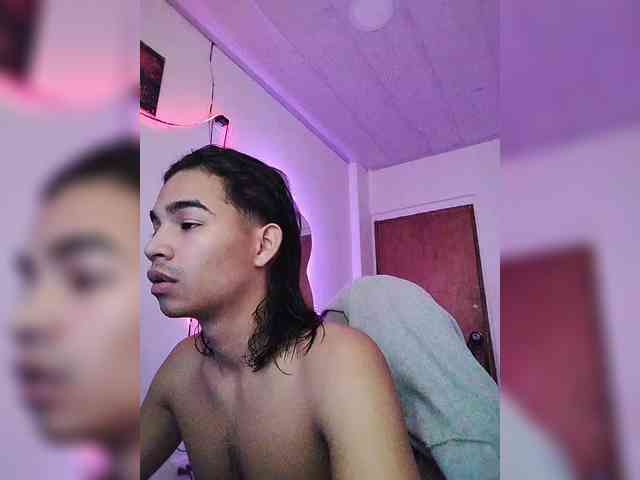 ROOMEXOTIC11 webcam