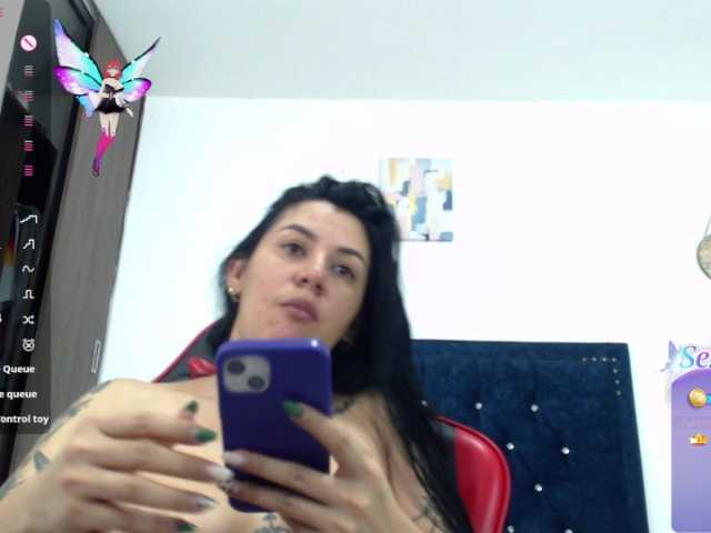 Mimibustamante33 live cam on BongaCams