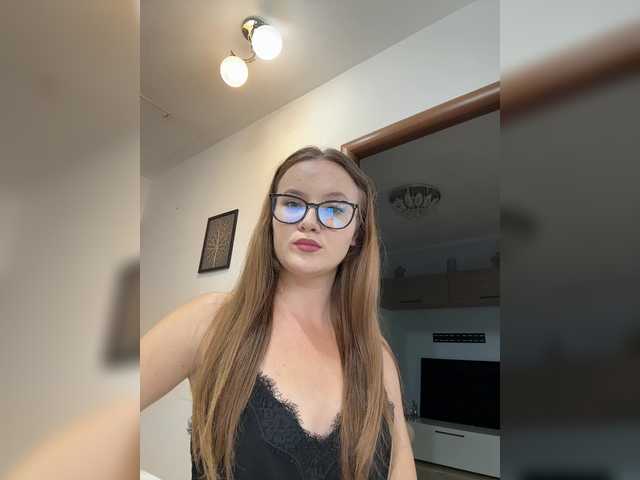 IsPlayfulMia live cam on BongaCams