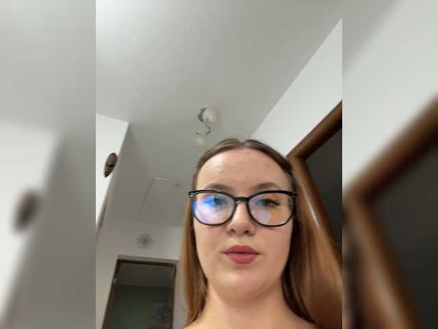 IsPlayfulMia live cam on BongaCams