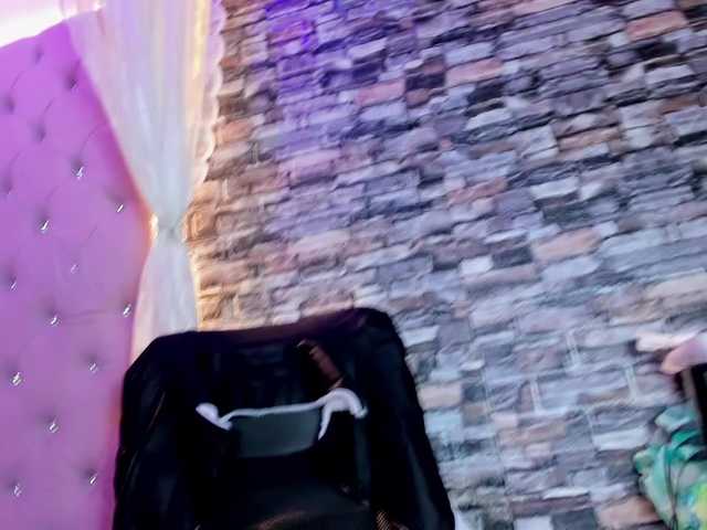 ViolettaRousse live cam preview