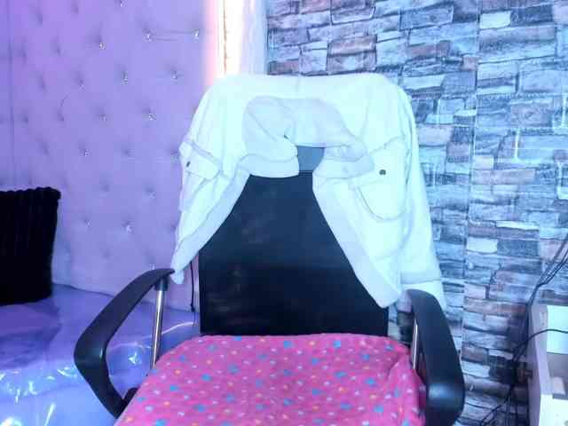 ViolettaRousse webcam