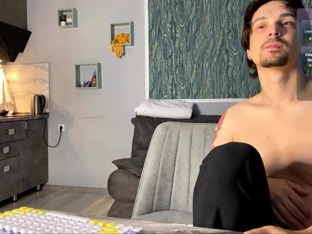 naughty-mailey live show