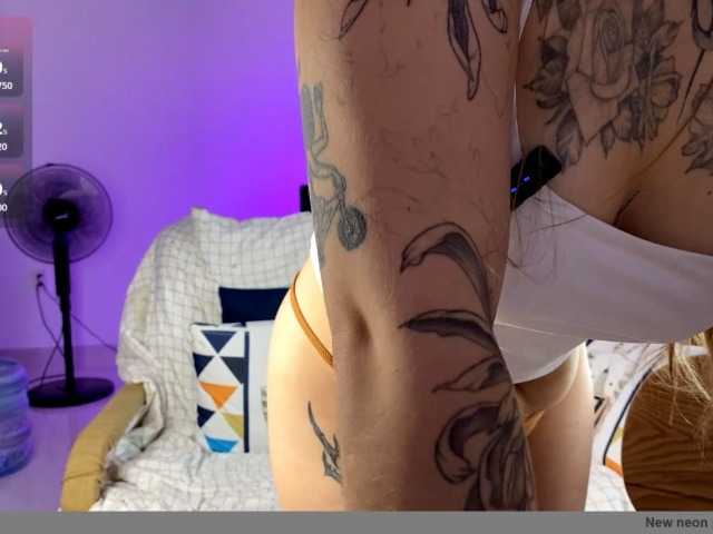 Naughty-Mailey live cam on BongaCams