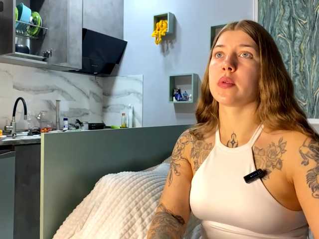 Naughty-Mailey live cam on BongaCams