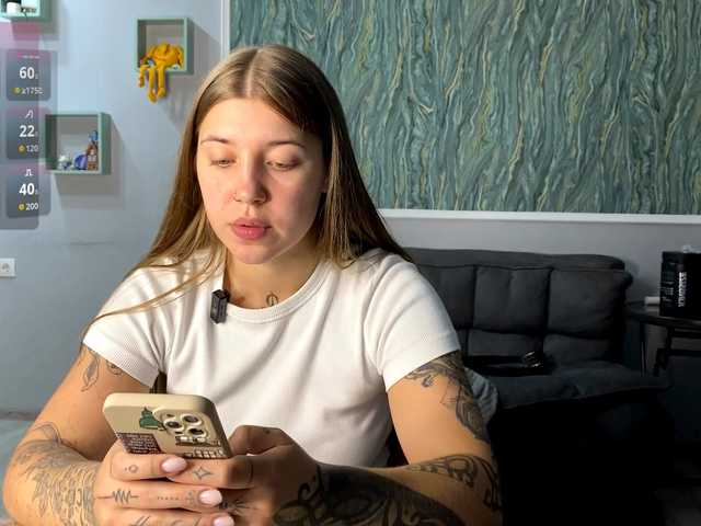 Naughty-Mailey live webcam show