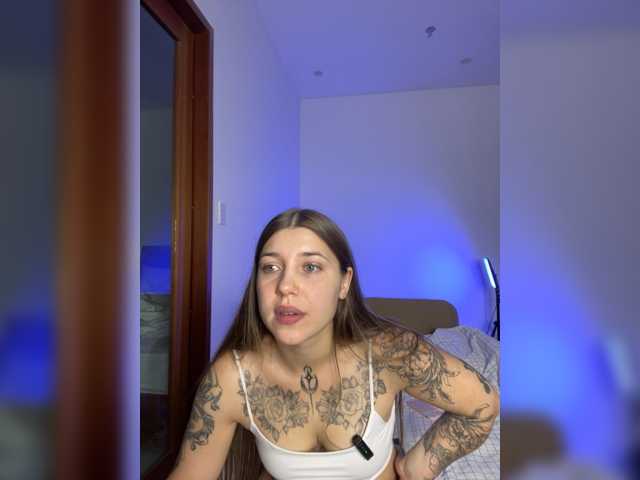 Naughty-Mailey live cam on BongaCams