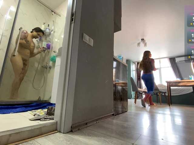 naughty-mailey live show