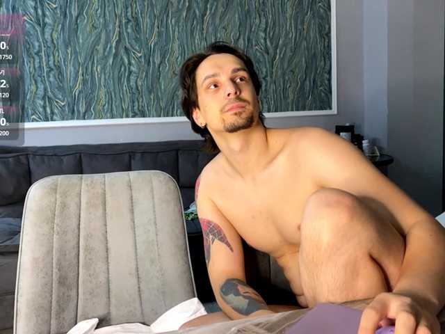 naughty-mailey live show