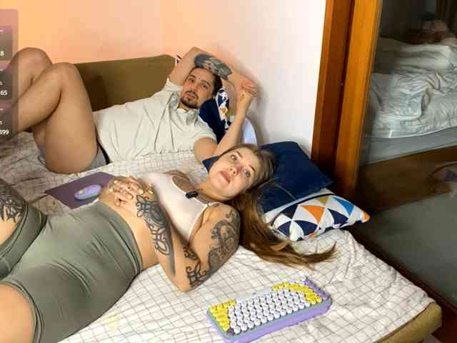 INSOMNIA_COUPLE