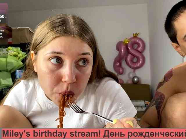 insomnia_couple's live room