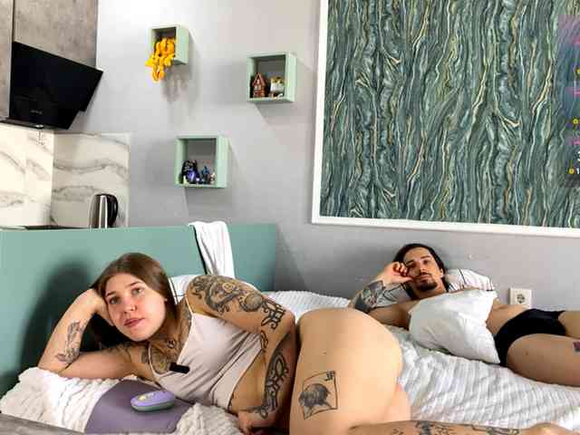 INSOMNIA_COUPLE