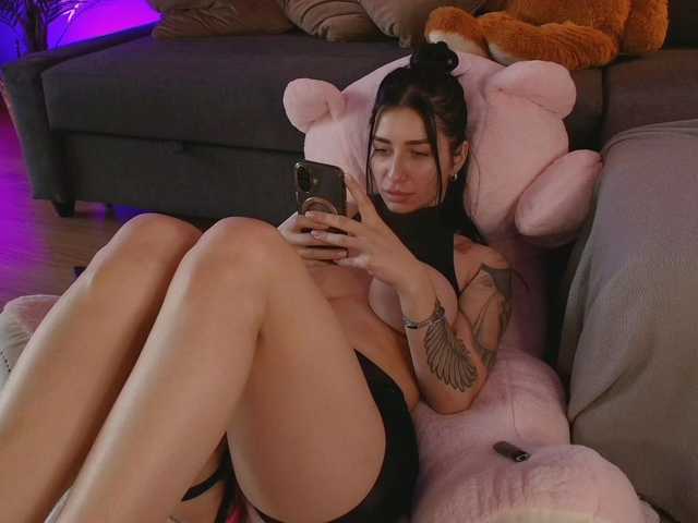 AnyaKim1 live cam on BongaCams